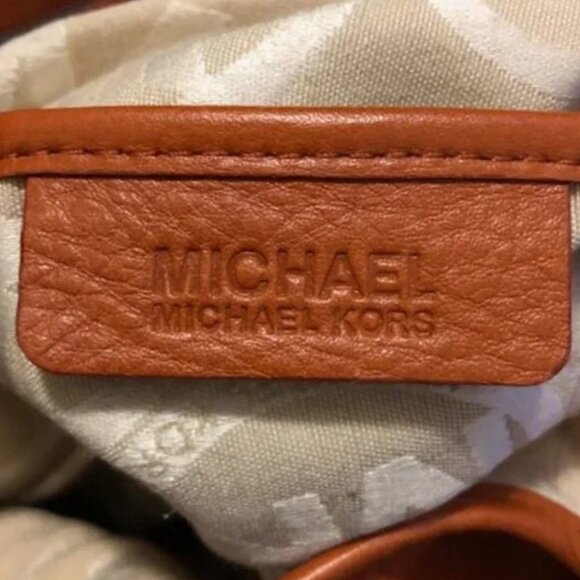Michael Kors Leather Hobo Bag EUC - Picture 3 of 16